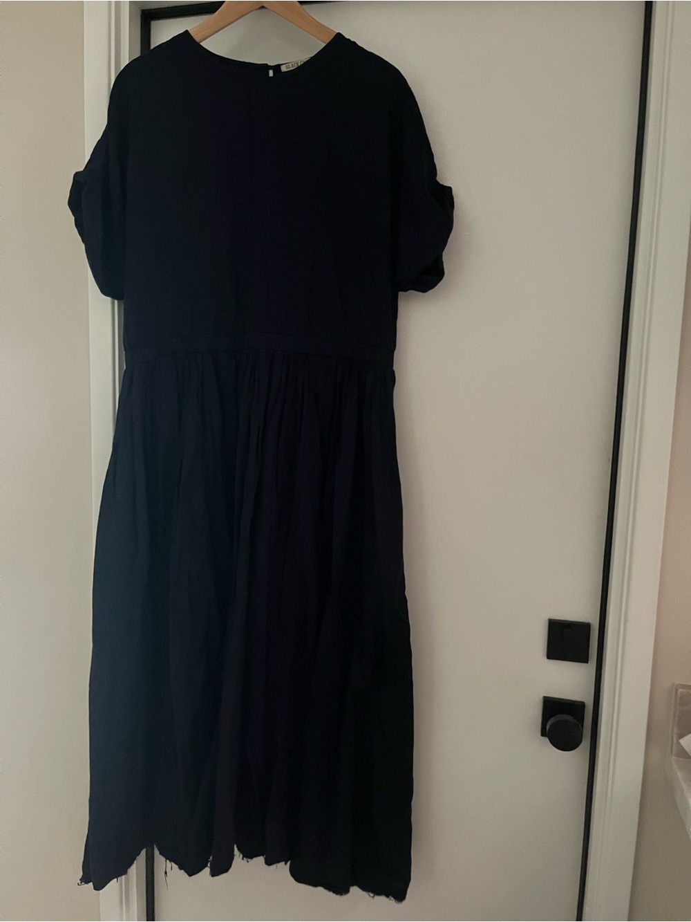 Relaxed Elastic-Waist Navy Midi Dress with Short Sleeves - Picture 3 of 7